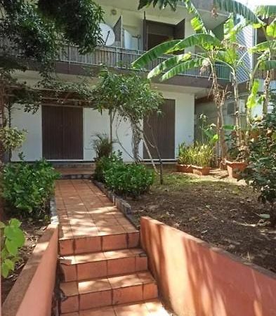 Locatriolet Apartment แซงต์-เดอนี ภายนอก รูปภาพ